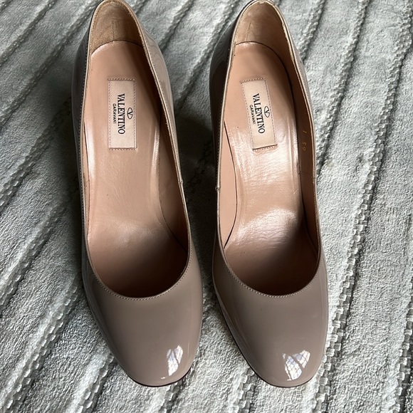 Valentino Garavani Taupe Block Heel Pumps - Picture 5 of 5